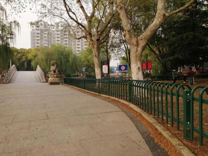 草坪護欄